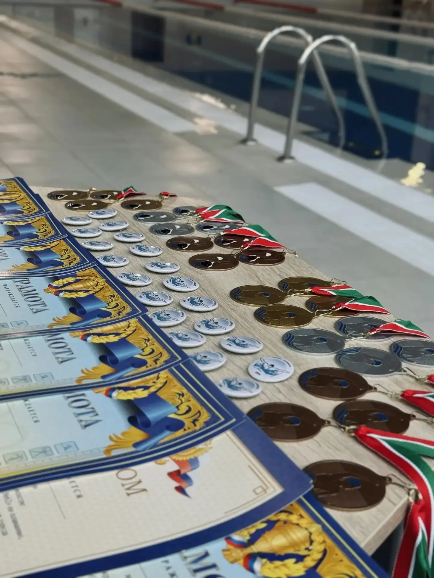 🏊‍♂️ На волне истории: плавание, рекорды и родной город!  В школе прошло первенство по плаванию, кот