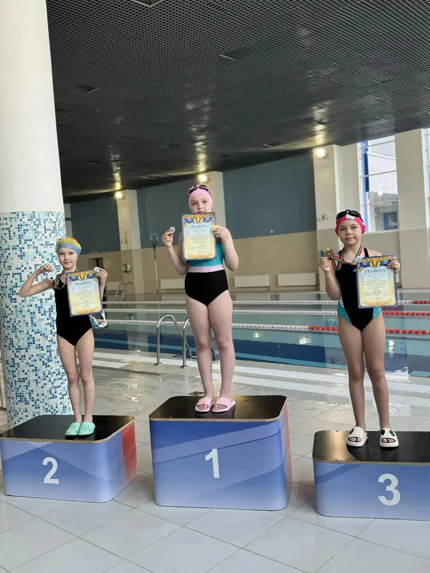 🏊‍♂️ На волне истории: плавание, рекорды и родной город!  В школе прошло первенство по плаванию, кот