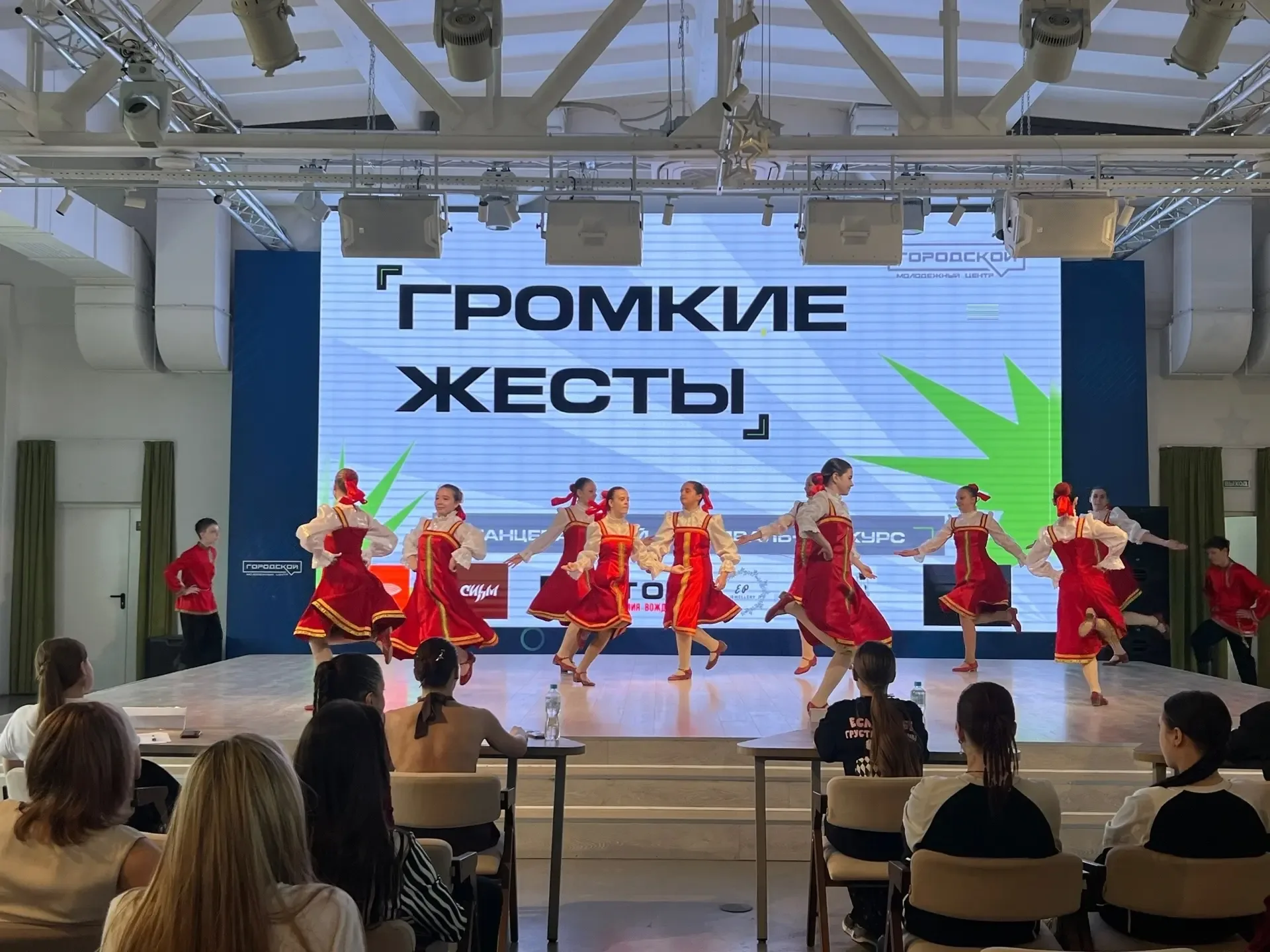 ✨ ПОДДЕРЖИТЕ РЕБЯТ В КОММЕНТАРИЯХ! Ставьте 🔥, если гордитесь! И напишите пару слов нашим танцорам. К