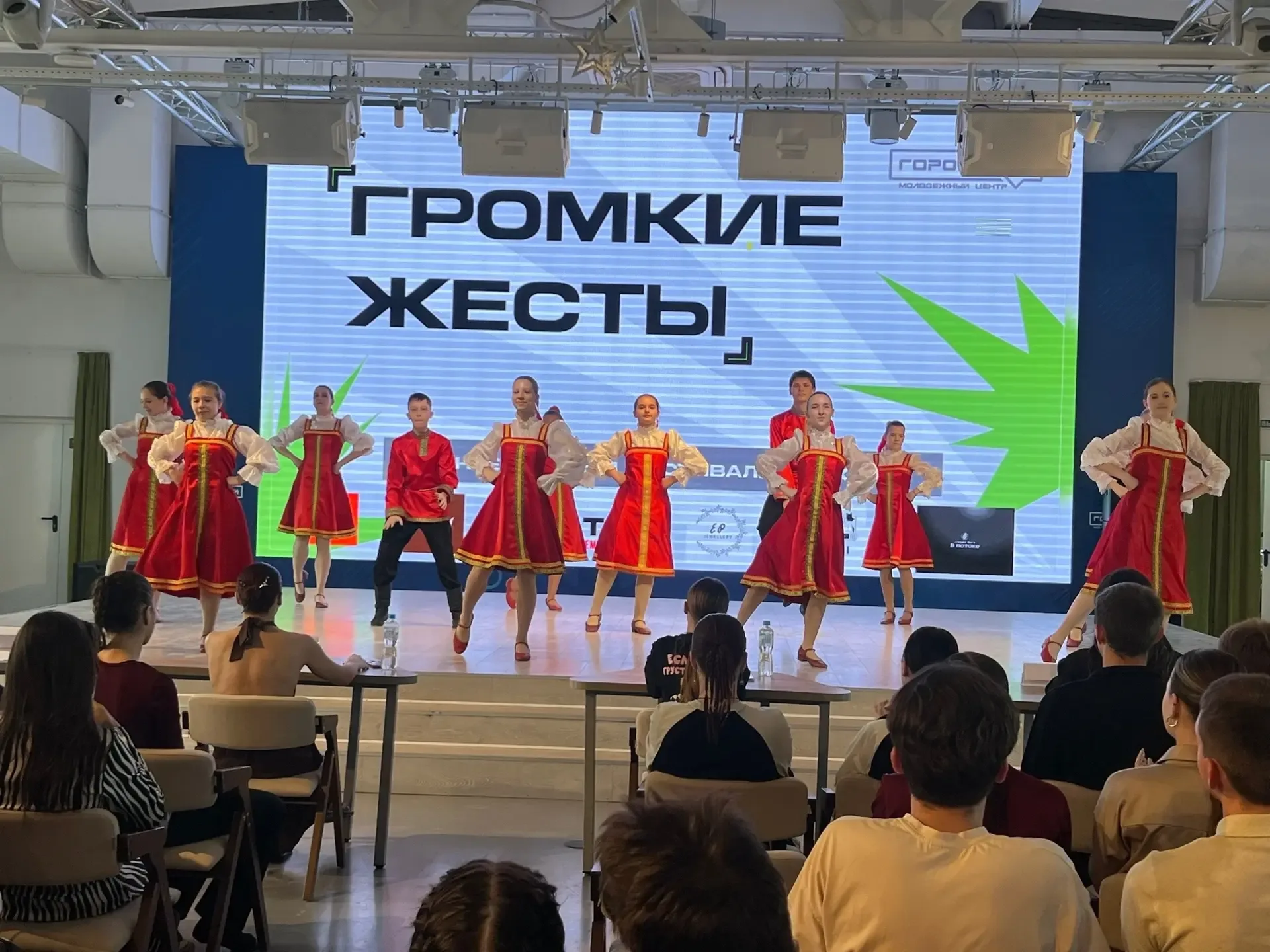 ✨ ПОДДЕРЖИТЕ РЕБЯТ В КОММЕНТАРИЯХ! Ставьте 🔥, если гордитесь! И напишите пару слов нашим танцорам. К