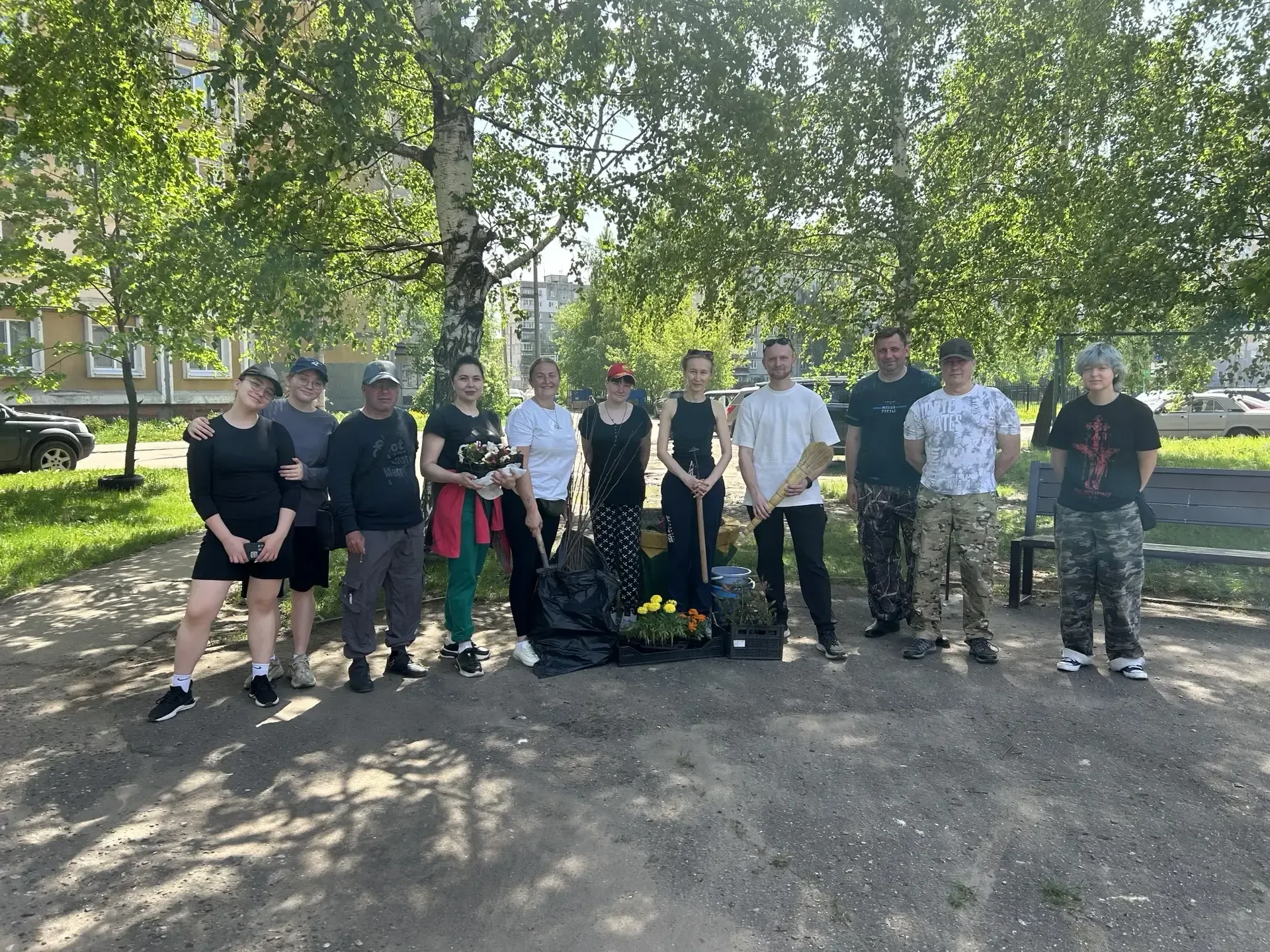 Сотрудники Домоуправляющей компании Канавинского района совместно с активными жителями домов № 6 и №