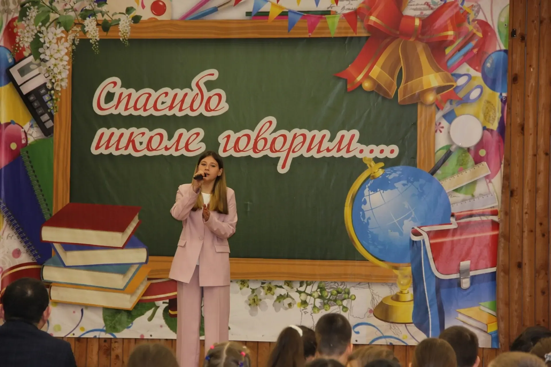 В ОБРАЗОВАТЕЛЬНОМ КОМПЛЕКСЕ № 8 ПОЧТИЛИ ПАМЯТЬ ГЕРОЕВ КОНЦЕРТОМ КО ДНЮ ПОБЕДЫ 🎖️   В канун великого 