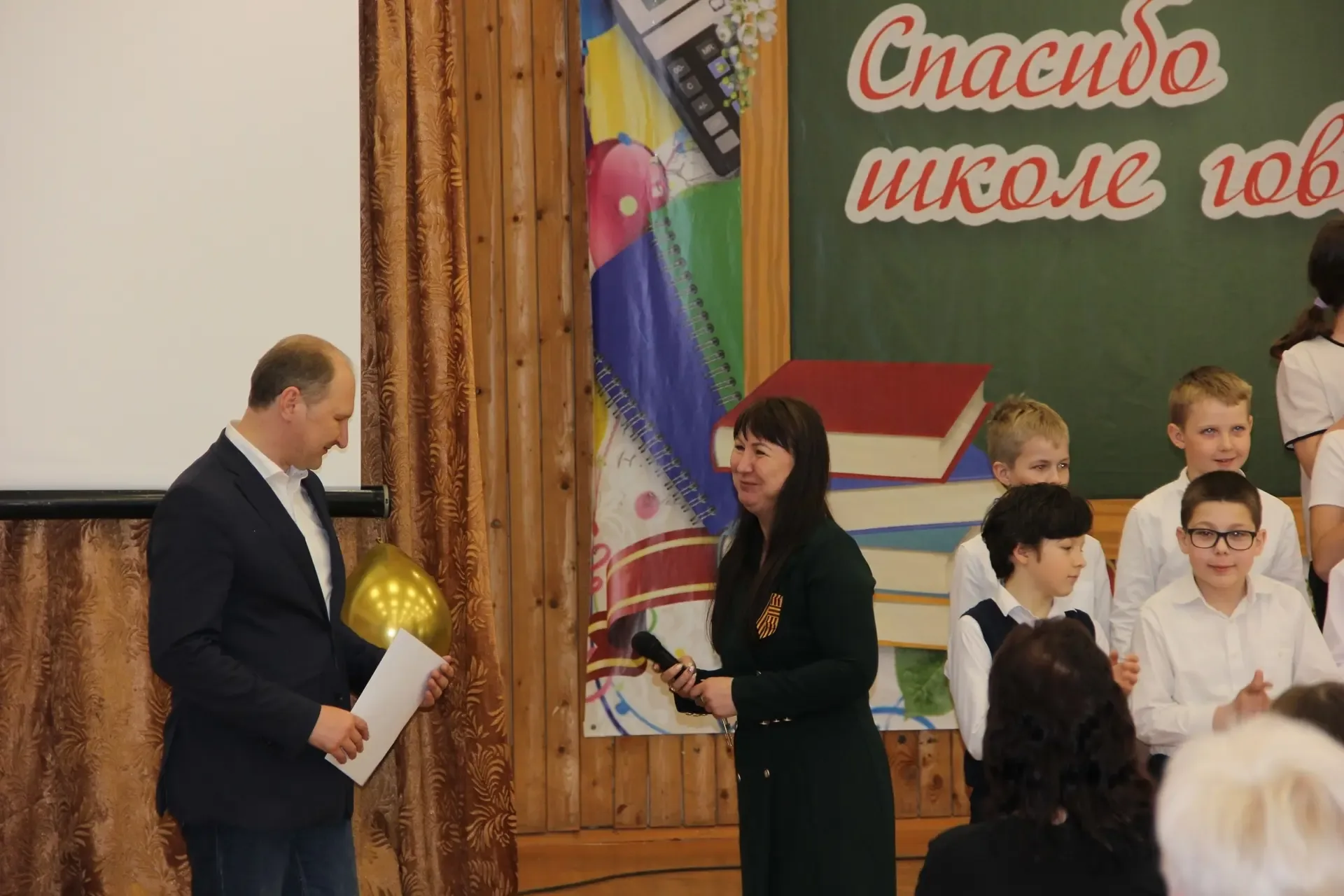 В ОБРАЗОВАТЕЛЬНОМ КОМПЛЕКСЕ № 8 ПОЧТИЛИ ПАМЯТЬ ГЕРОЕВ КОНЦЕРТОМ КО ДНЮ ПОБЕДЫ 🎖️   В канун великого 