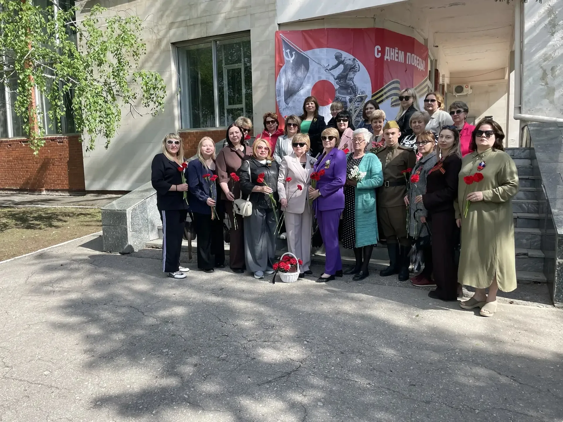 9 мая — день памяти, гордости и благодарности.  В этот торжественный день педагоги и выпускники ГБОУ