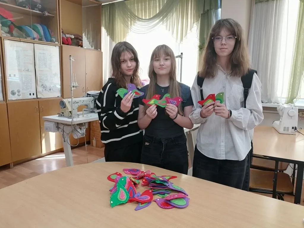 В нашей школе ученики продолжают делать добрые дела - приняли участие в трогательной акции "Сувенир 