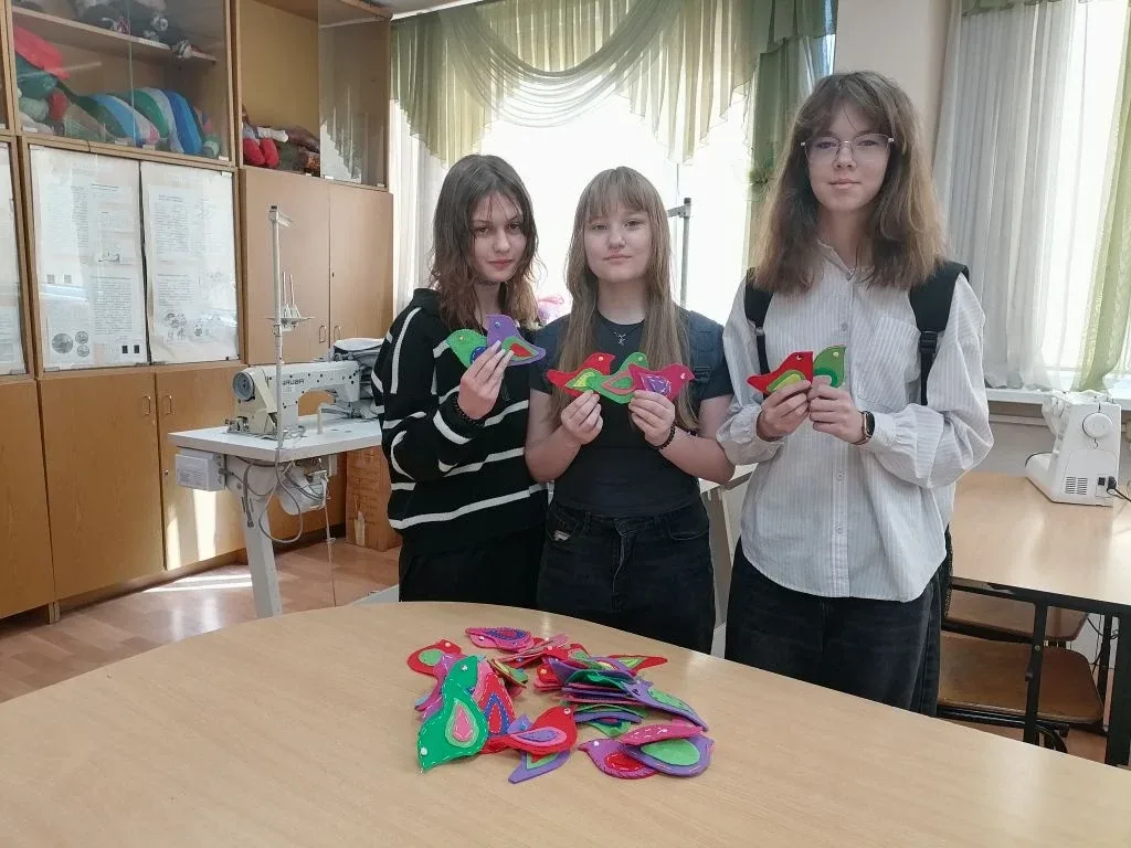 В нашей школе ученики продолжают делать добрые дела - приняли участие в трогательной акции "Сувенир 