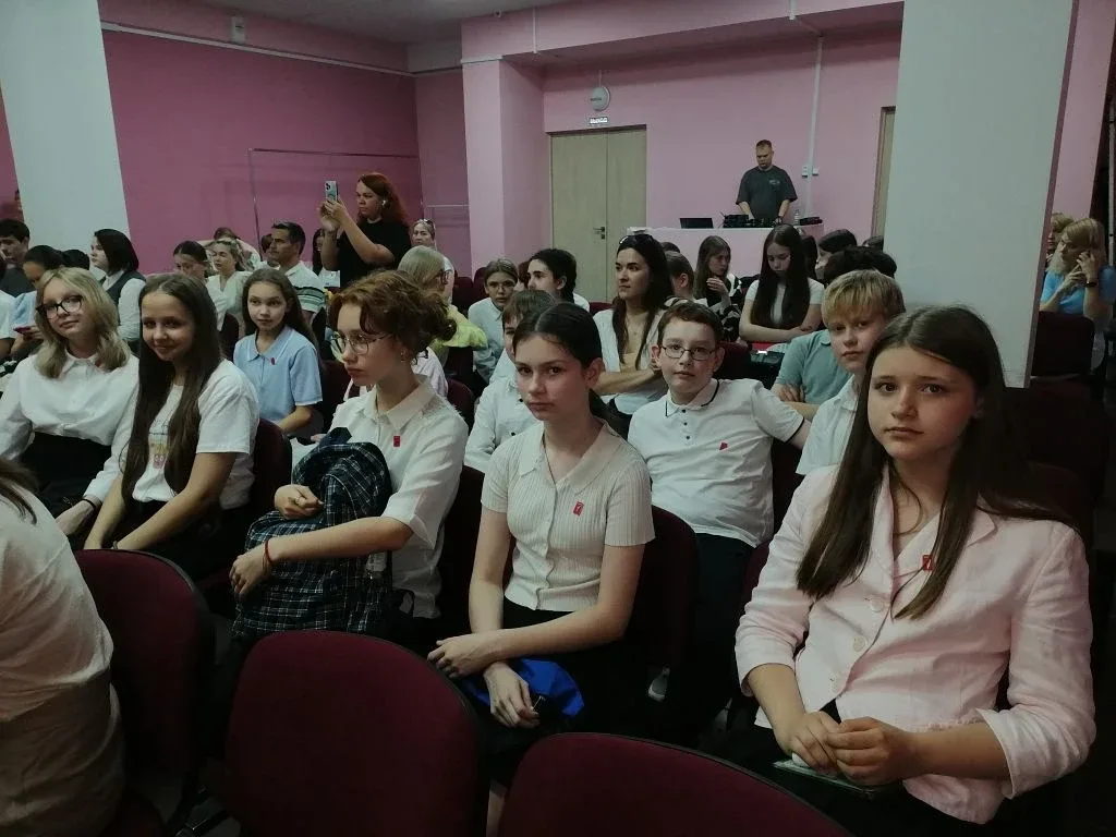🚩 Вступаем в «Движение первых»! Сегодня знаменательный день для наших учащихся 5-6 классов. Ребята п