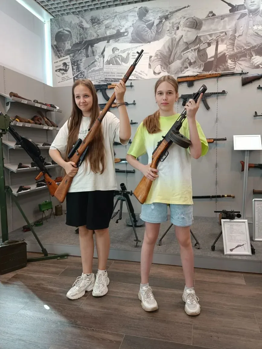 В прекрасный солнечный день 21 мая дружная команда 6А класса и классный руководитель Анастасия Роман