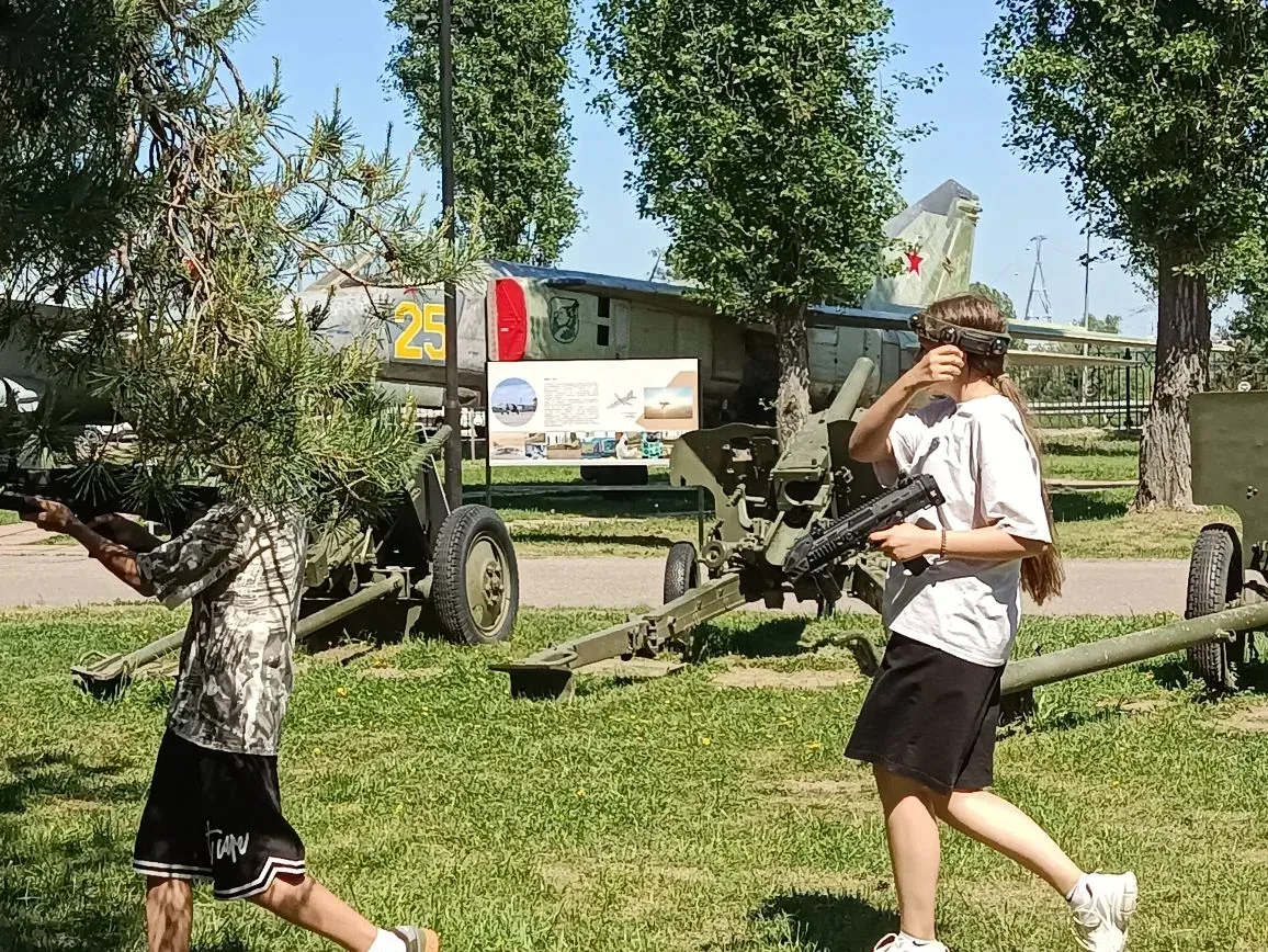 В прекрасный солнечный день 21 мая дружная команда 6А класса и классный руководитель Анастасия Роман