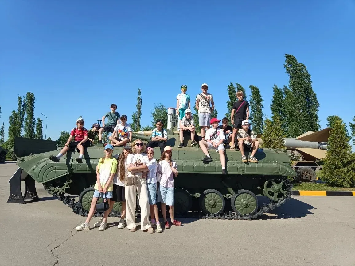 В прекрасный солнечный день 21 мая дружная команда 6А класса и классный руководитель Анастасия Роман