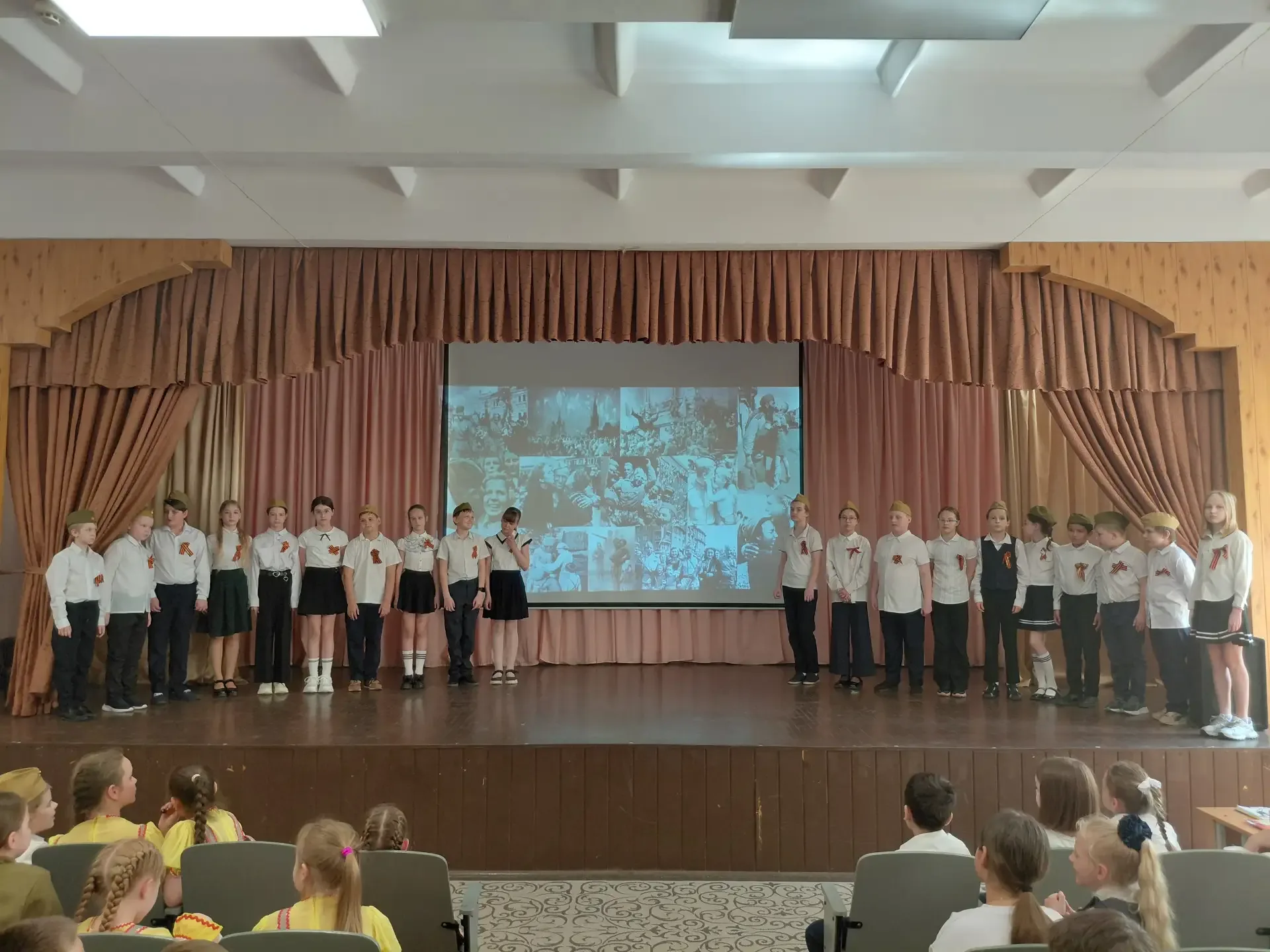 В честь празднования Дня Победы ученики 3-х, 4-х, 5-х и 6-х классов приняли участие в масштабном Фес