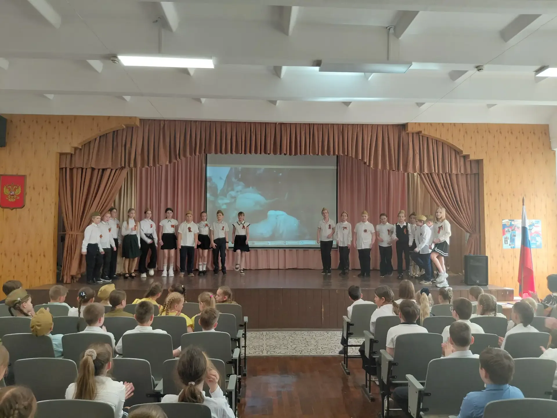 В честь празднования Дня Победы ученики 3-х, 4-х, 5-х и 6-х классов приняли участие в масштабном Фес