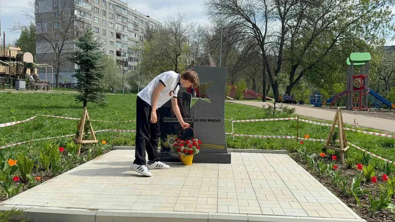 Светлая память героям: школьники возложили цветы в канун Дня Победы 🕊️🌹 8 мая в нашей школе прошло г