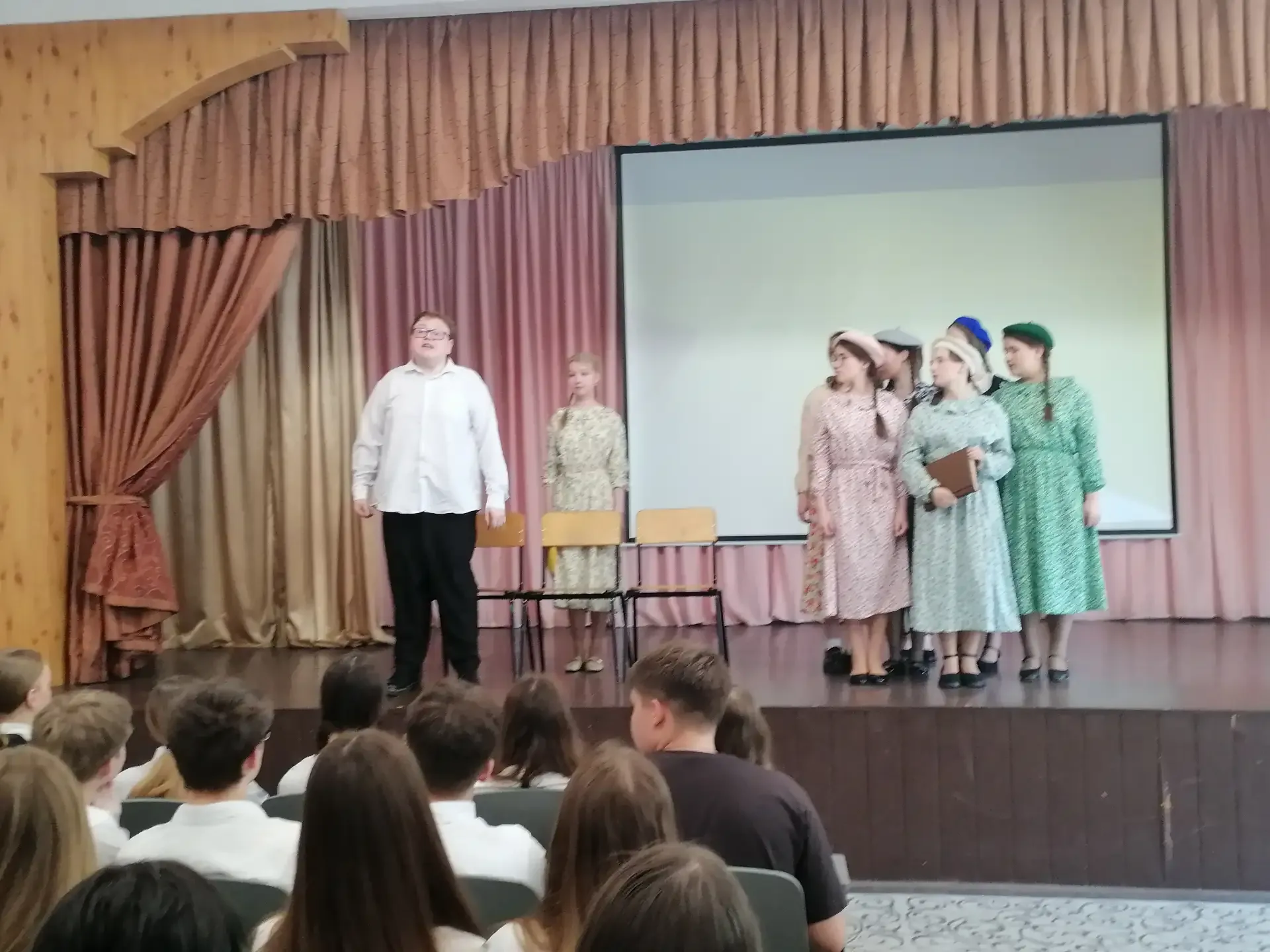 Победный показ спектакля «Горьковский рубеж» в школе! 8 мая актеры нашего школьного театра «Возрожде