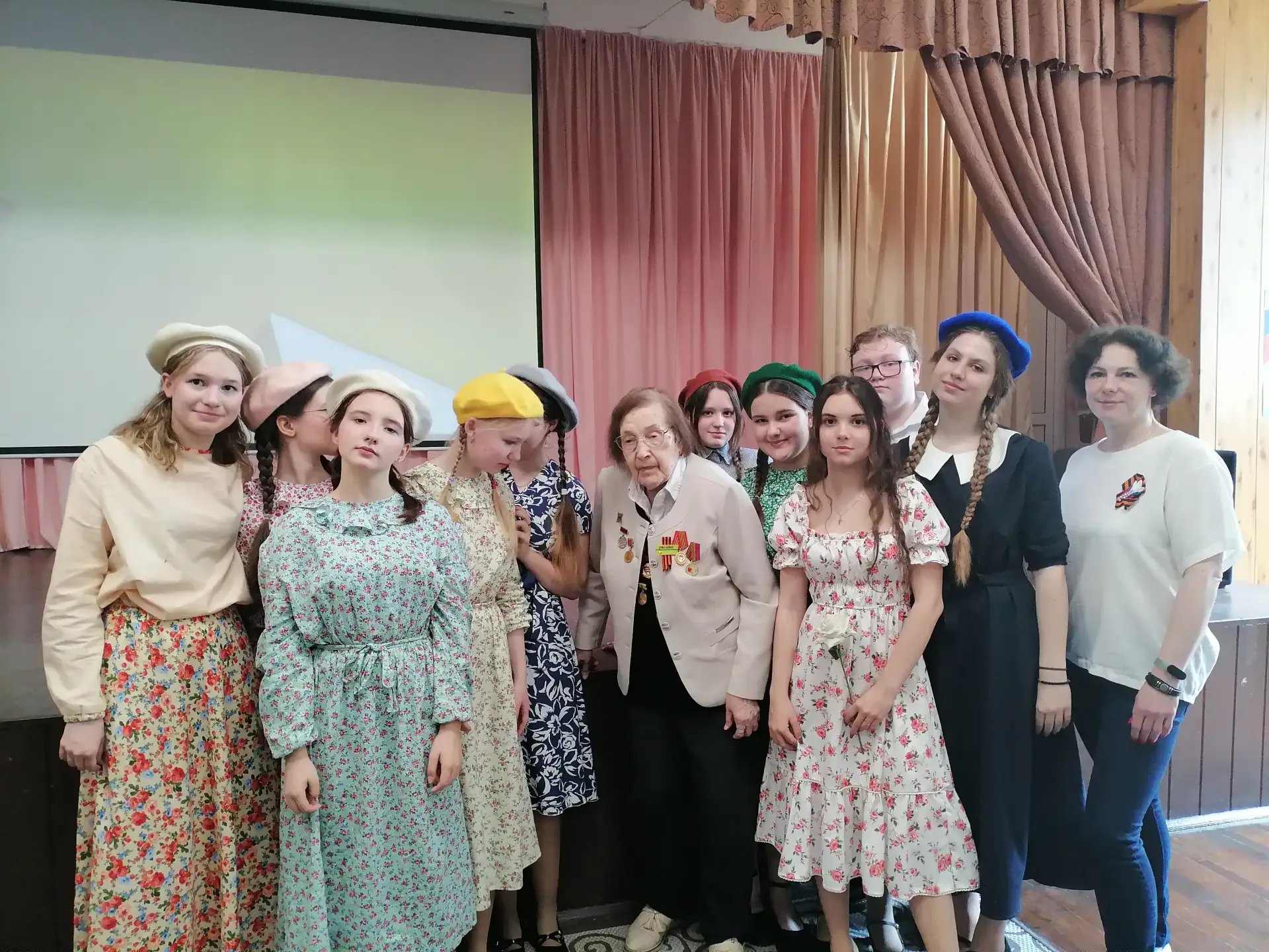 Победный показ спектакля «Горьковский рубеж» в школе! 8 мая актеры нашего школьного театра «Возрожде
