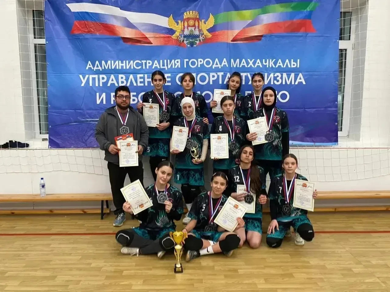 Поздравляем волейбольную команду нашей гимназии с завоеванием 2 МЕСТА в Первенстве города по волейбо