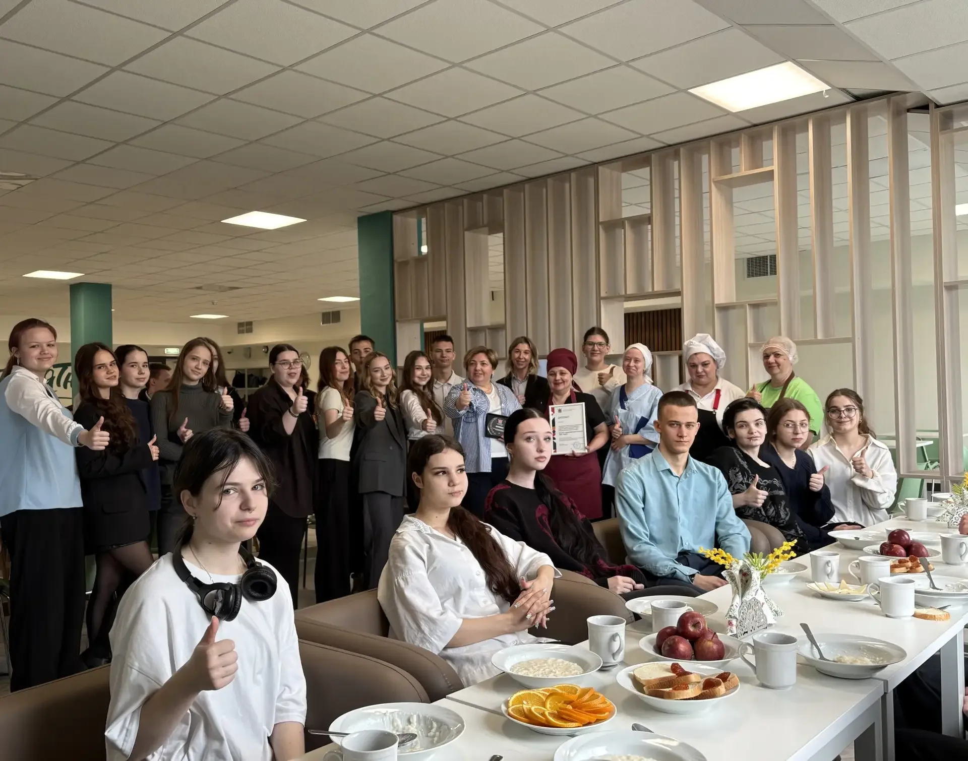 🍽 ЗАВТРАК С ДИРЕКТОРОМ ☕  Вчера учебный день в нашей школе начался не с привычных звонков и уроков, 