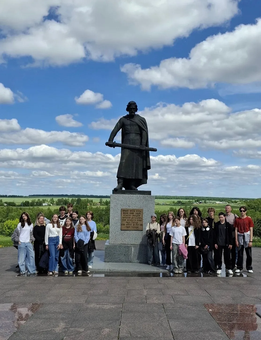 🚌💨 Назад в историю: Тула, пряники и Куликово поле  С 14 по 17 мая ученики 8А класса совершили увлека