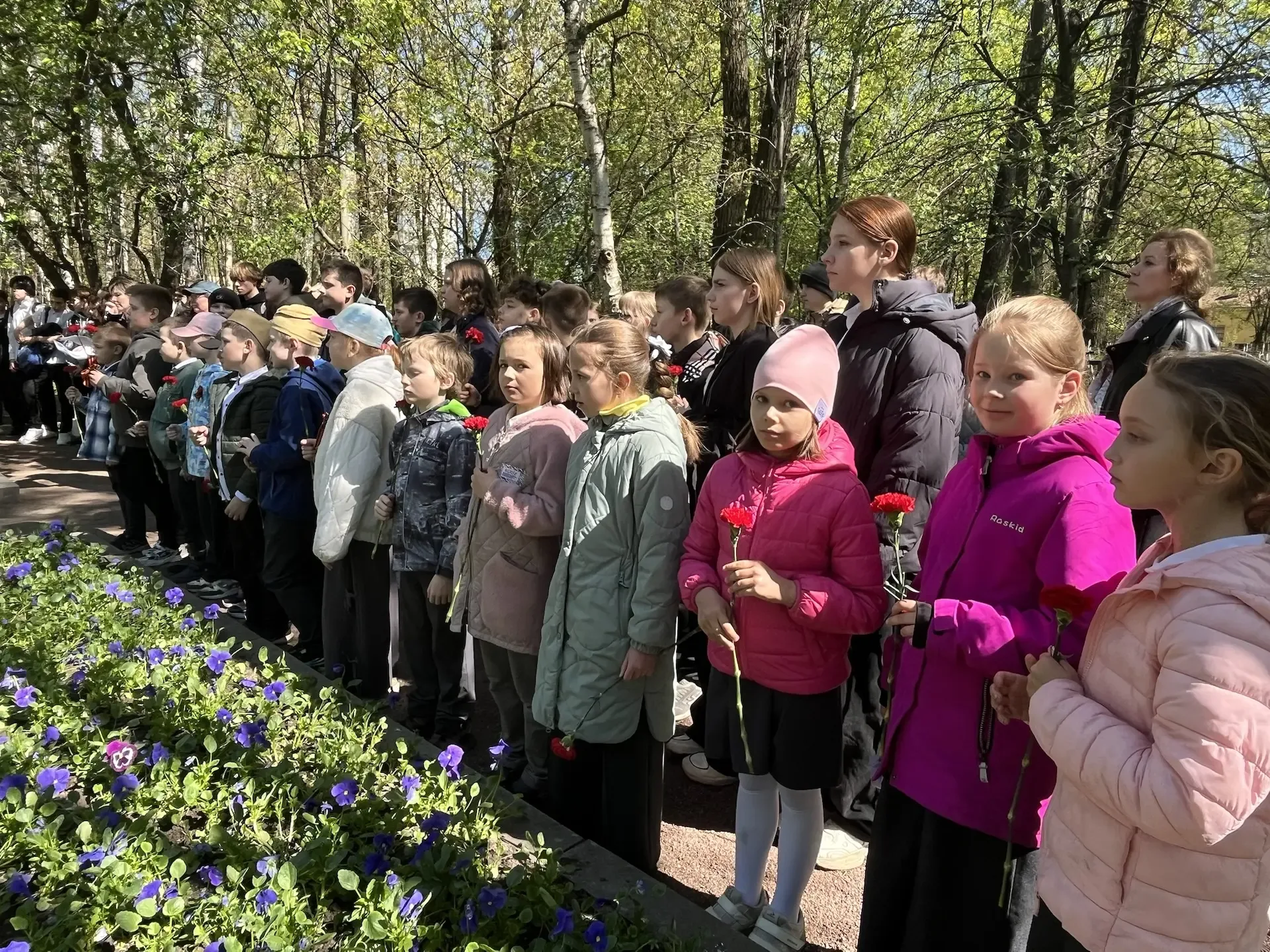 🇷🇺Помним и гордимся   🇷🇺В преддверии Дня Победы администрация, педагоги и обучающиеся школы почтили 