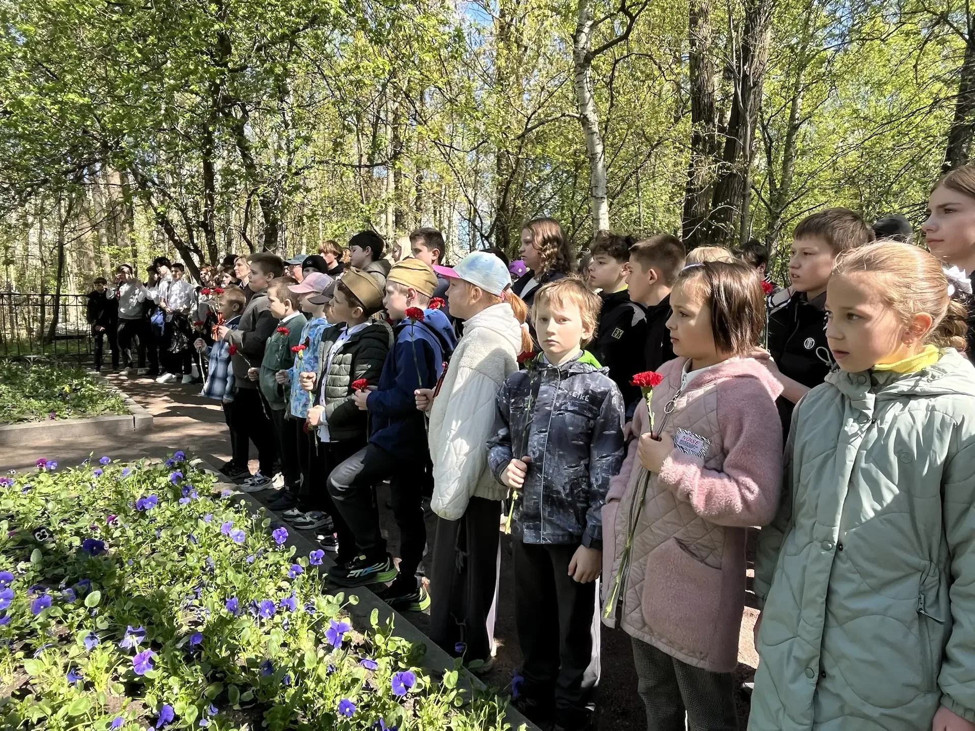 🇷🇺Помним и гордимся   🇷🇺В преддверии Дня Победы администрация, педагоги и обучающиеся школы почтили 