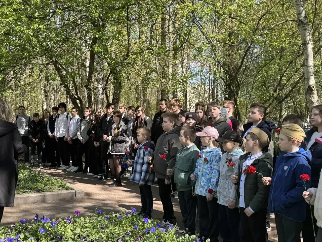 🇷🇺Помним и гордимся   🇷🇺В преддверии Дня Победы администрация, педагоги и обучающиеся школы почтили 