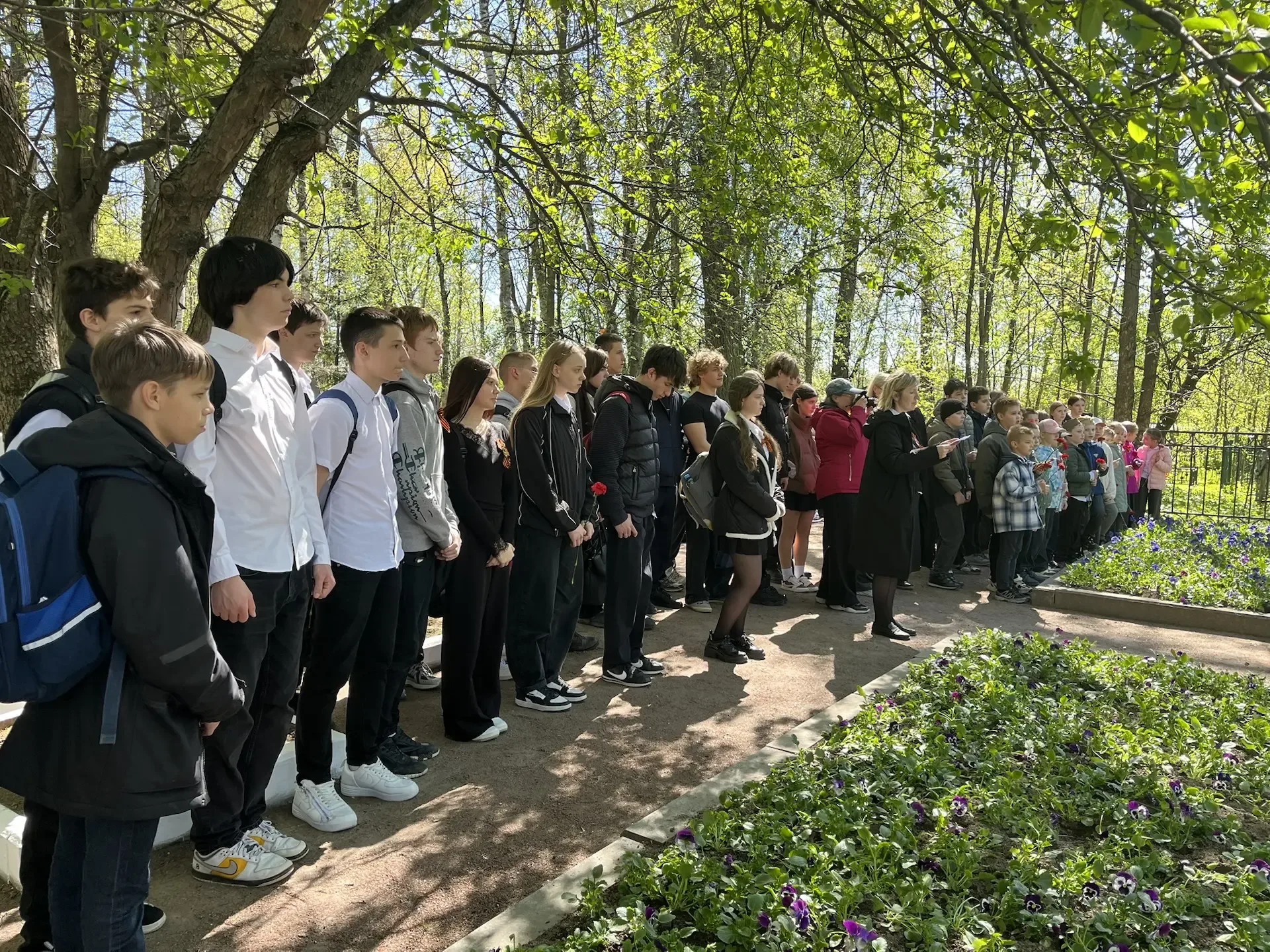 🇷🇺Помним и гордимся   🇷🇺В преддверии Дня Победы администрация, педагоги и обучающиеся школы почтили 