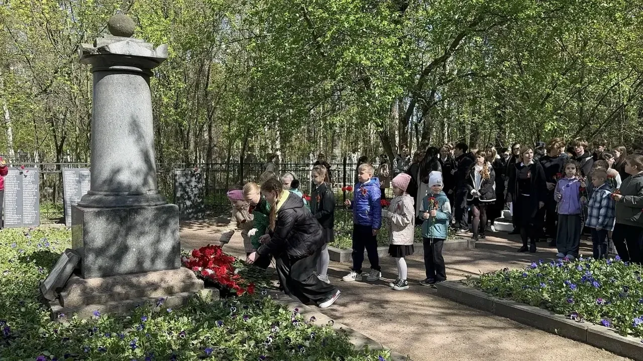 🇷🇺Помним и гордимся   🇷🇺В преддверии Дня Победы администрация, педагоги и обучающиеся школы почтили 