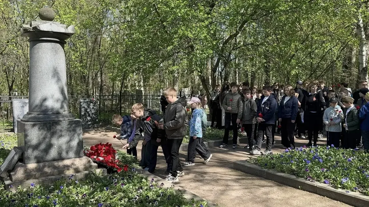 🇷🇺Помним и гордимся   🇷🇺В преддверии Дня Победы администрация, педагоги и обучающиеся школы почтили 