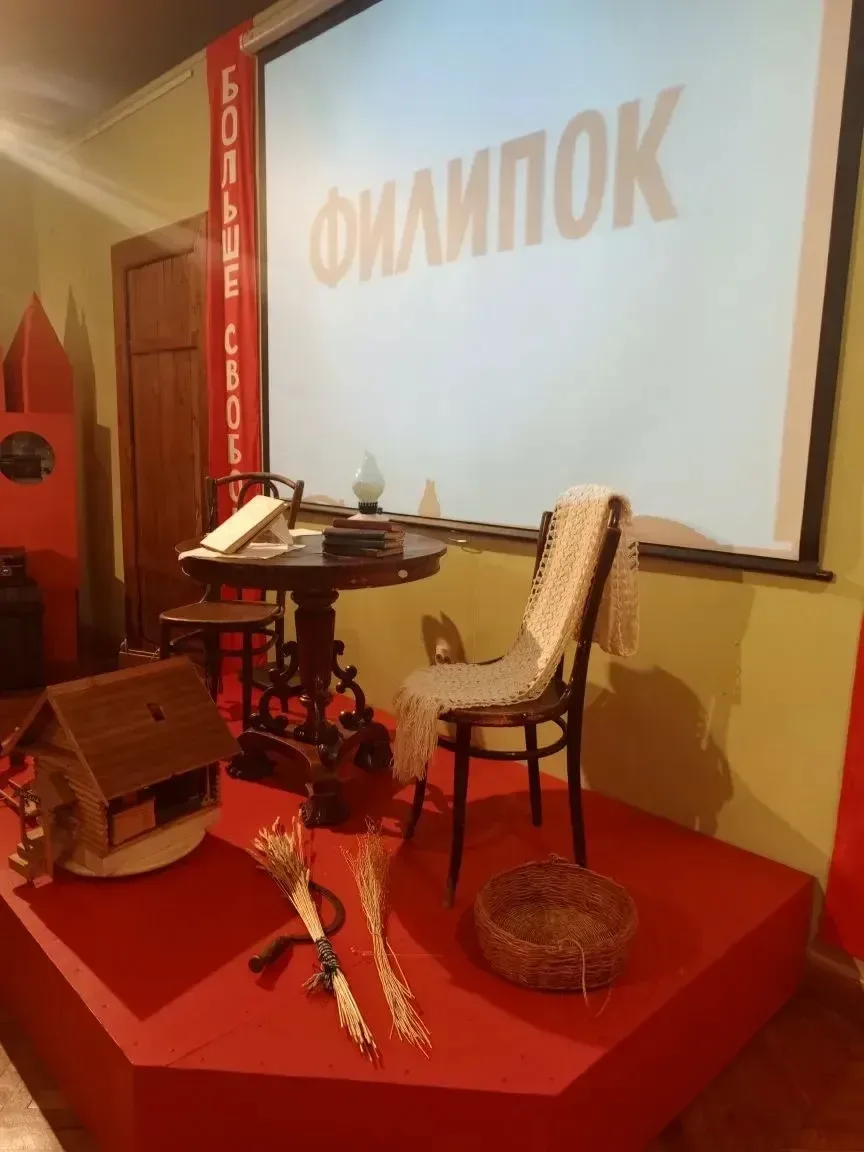 🎒 Кто хочет на урок в XIX век?  📱Ваши дети с трудом представляют школу без планшетов и интернета? По