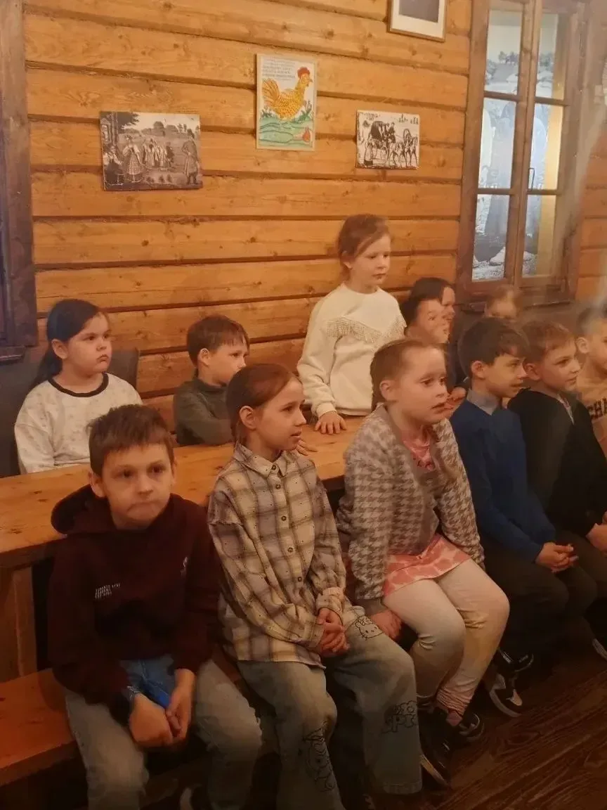 🎒 Кто хочет на урок в XIX век?  📱Ваши дети с трудом представляют школу без планшетов и интернета? По