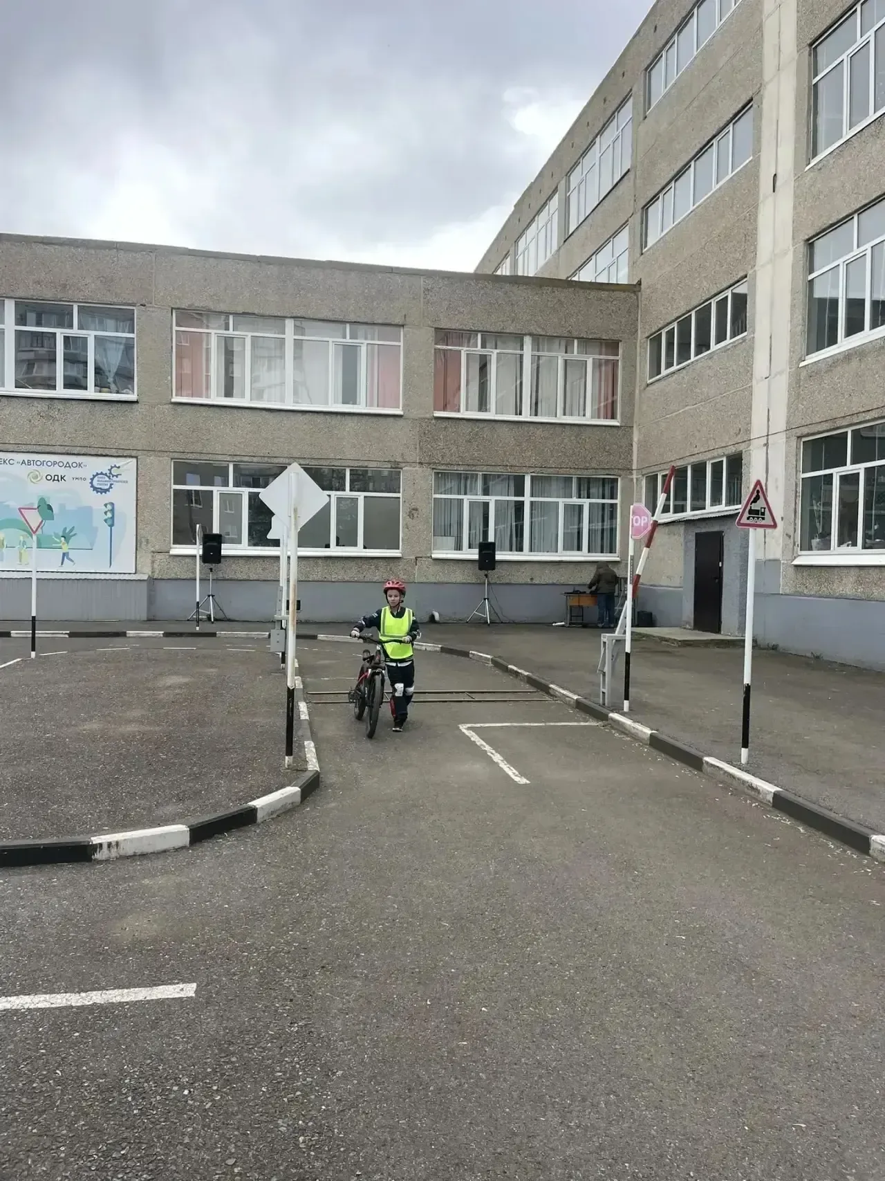🚦 «Безопасное колесо – 2026»: наши в деле!  Сегодня команда ЮИД из 3 «В» класса приняла участие в го