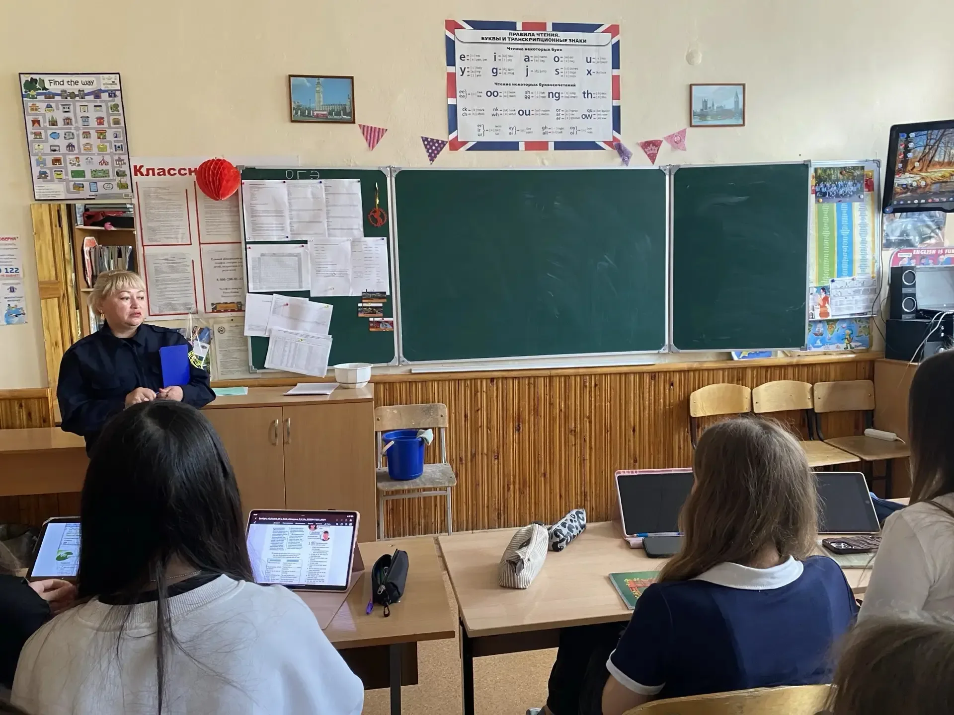 Продолжаем цикл бесед по безопасности дорожного движения 🚦  В нашей школе прошла очередная встреча с