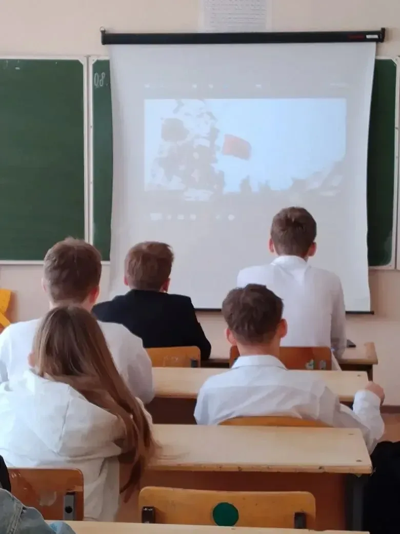 🎖️ В МОУ «Гимназия №1» состоялись единые классные часы, приуроченные к 81-й годовщине Победы в Велик