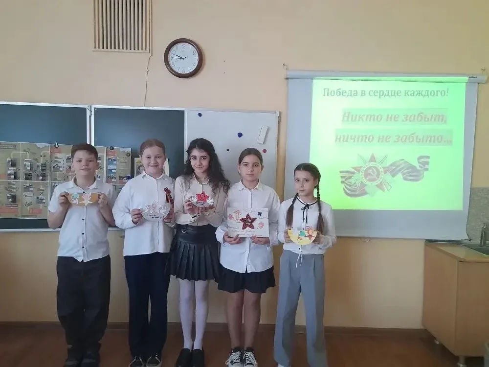 🎖️ В МОУ «Гимназия №1» состоялись единые классные часы, приуроченные к 81-й годовщине Победы в Велик