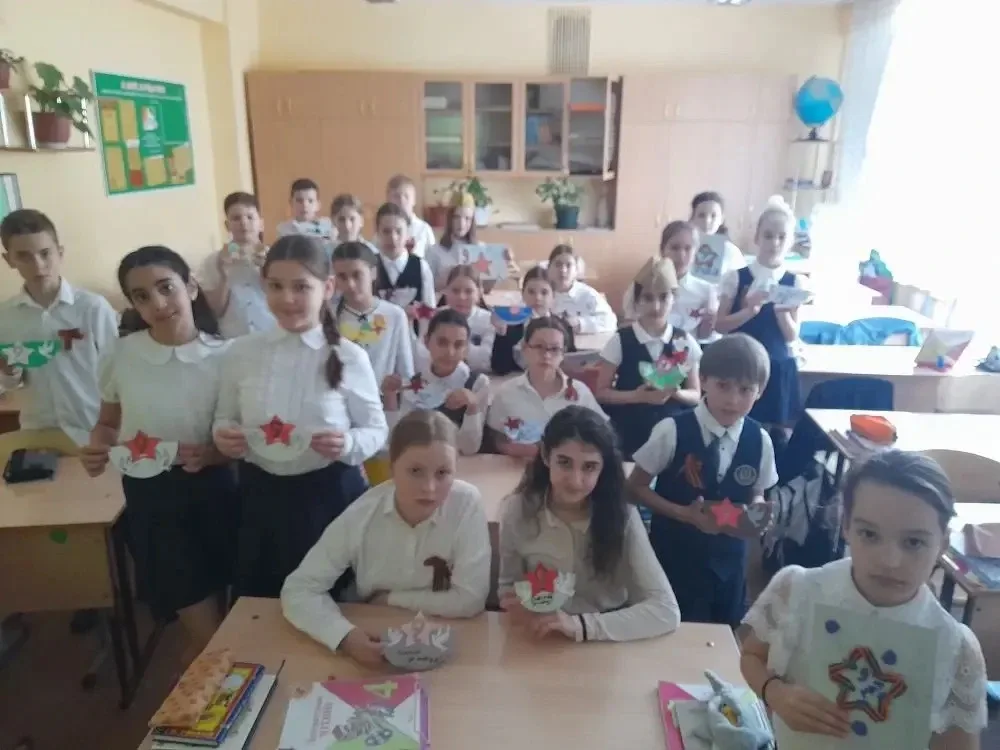 🎖️ В МОУ «Гимназия №1» состоялись единые классные часы, приуроченные к 81-й годовщине Победы в Велик
