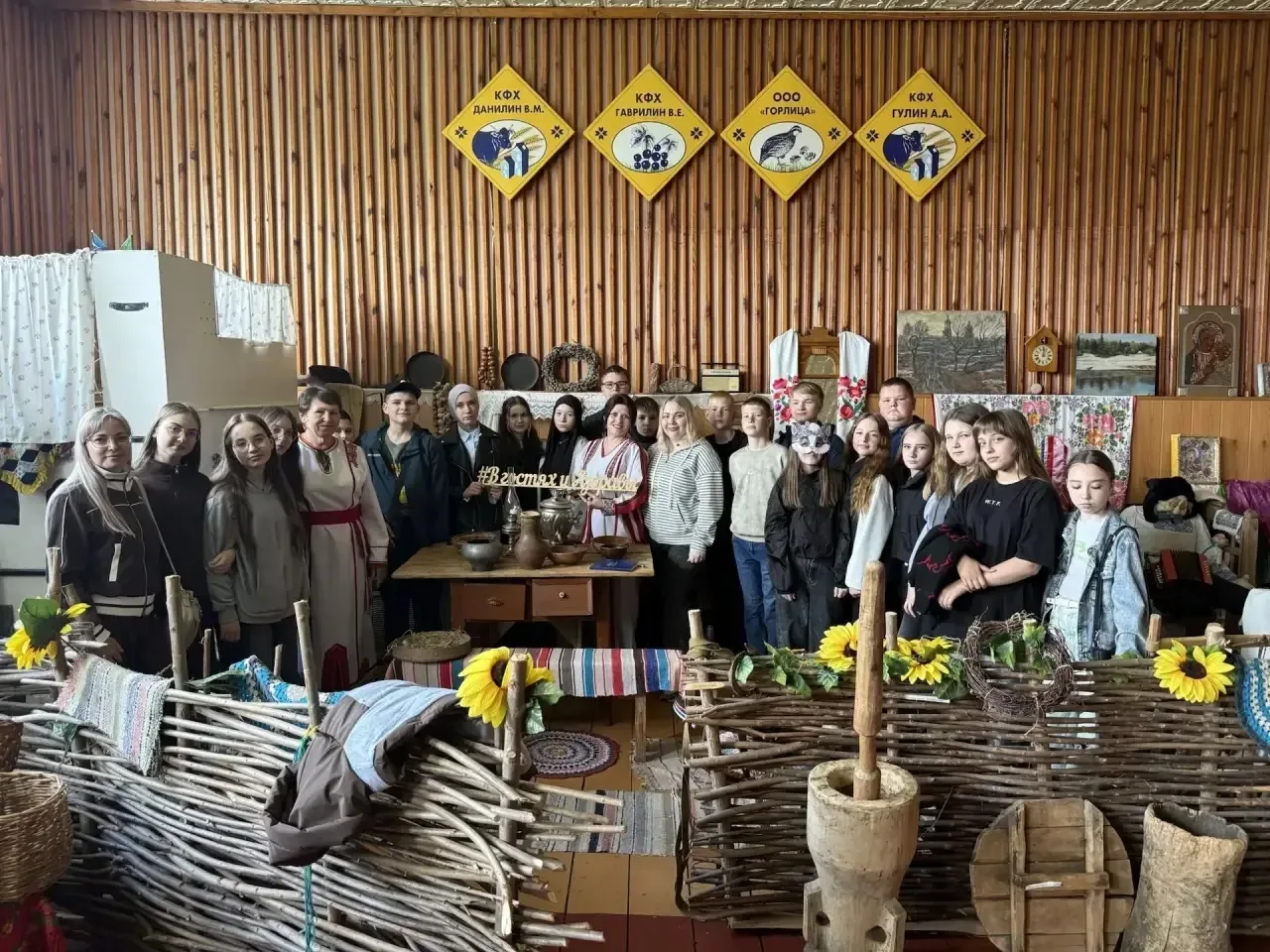 🍯Ученики 6 «Б» и 7 «Б» на экскурсии:  1) Ребята узнали все секреты пчелиного царства на пасеке. Увид