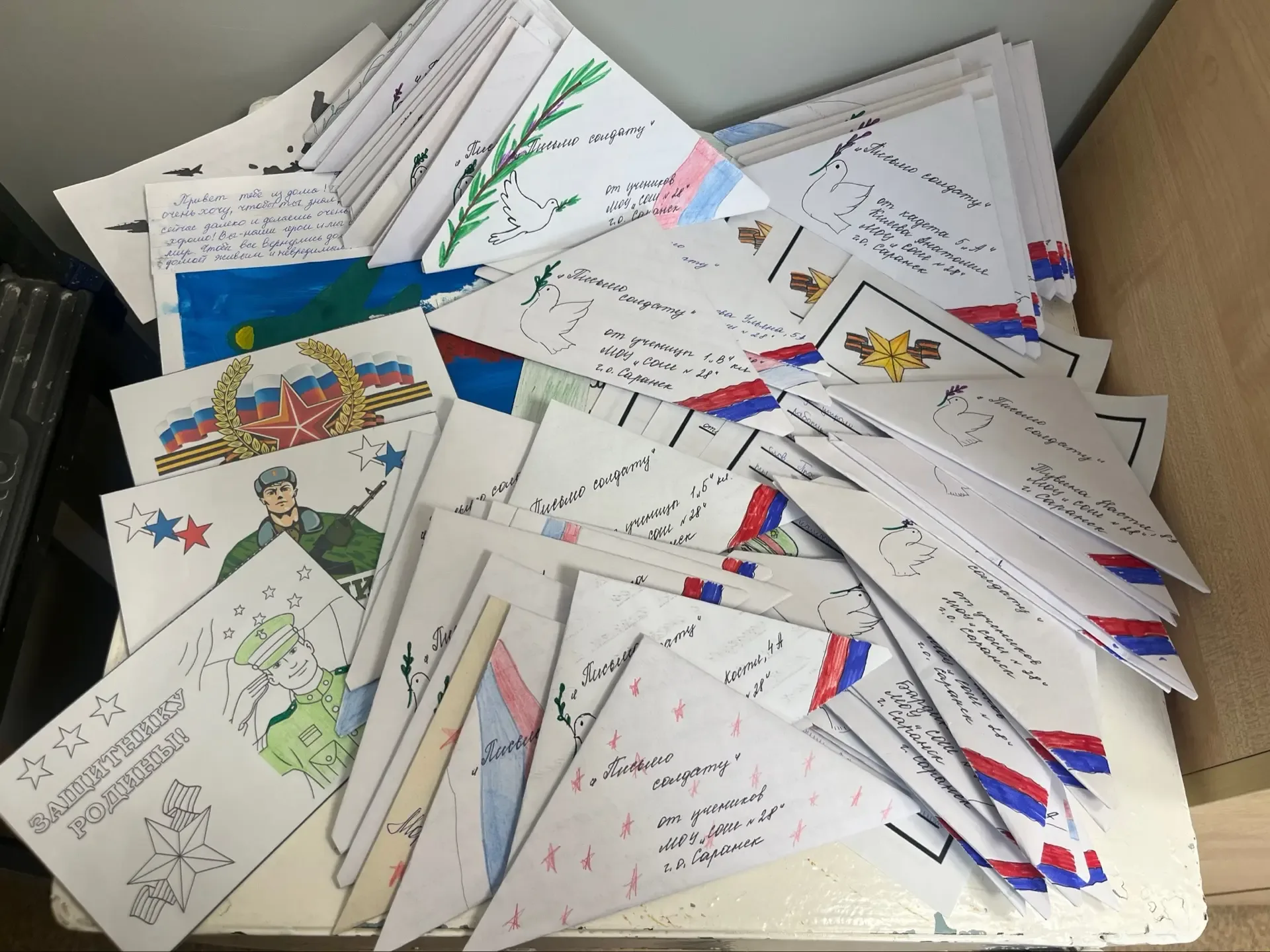 📜 Письма поддержки: как дети помогают бойцам СВО В нашей школе прошла трогательная и важная встреча: