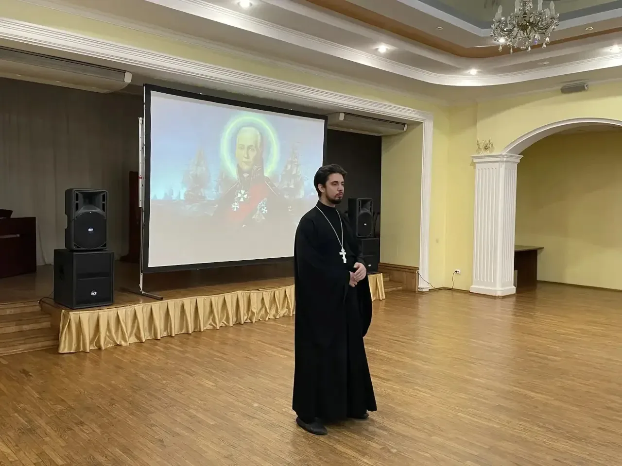 🇷🇺Кадеты 5А класса посетили собор Ушакова. Им провели экскурсию, рассказали историю строительства, д