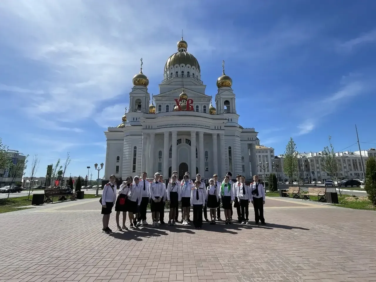 🇷🇺Кадеты 5А класса посетили собор Ушакова. Им провели экскурсию, рассказали историю строительства, д