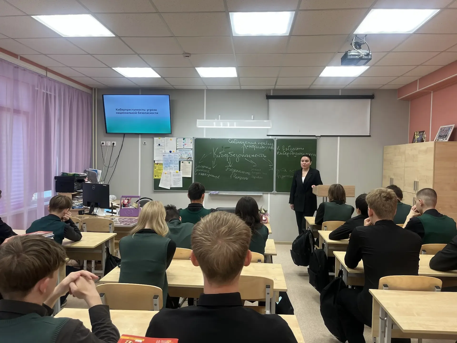 🌐 Сегодня в школе — день кибербезопасности! 🌐  В рамках единого дня профилактики терроризма прошли к
