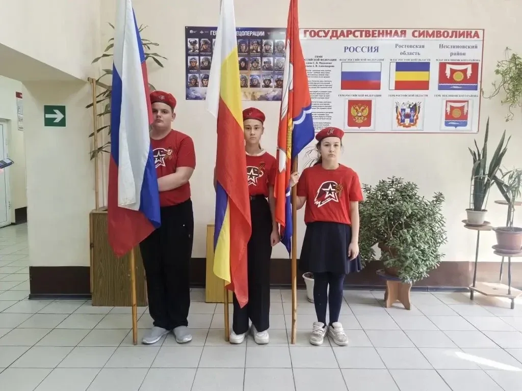 🇷🇺 РАЗГОВОРЫ О ВАЖНОМ 🇷🇺  🔔 Утро понедельника, 4 мая 2026 года, в нашей школе традиционно началось с