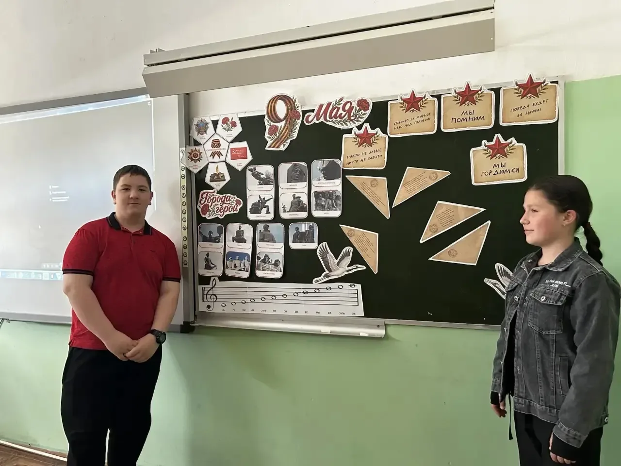 🇷🇺 РАЗГОВОРЫ О ВАЖНОМ 🇷🇺  🔔 Утро понедельника, 4 мая 2026 года, в нашей школе традиционно началось с