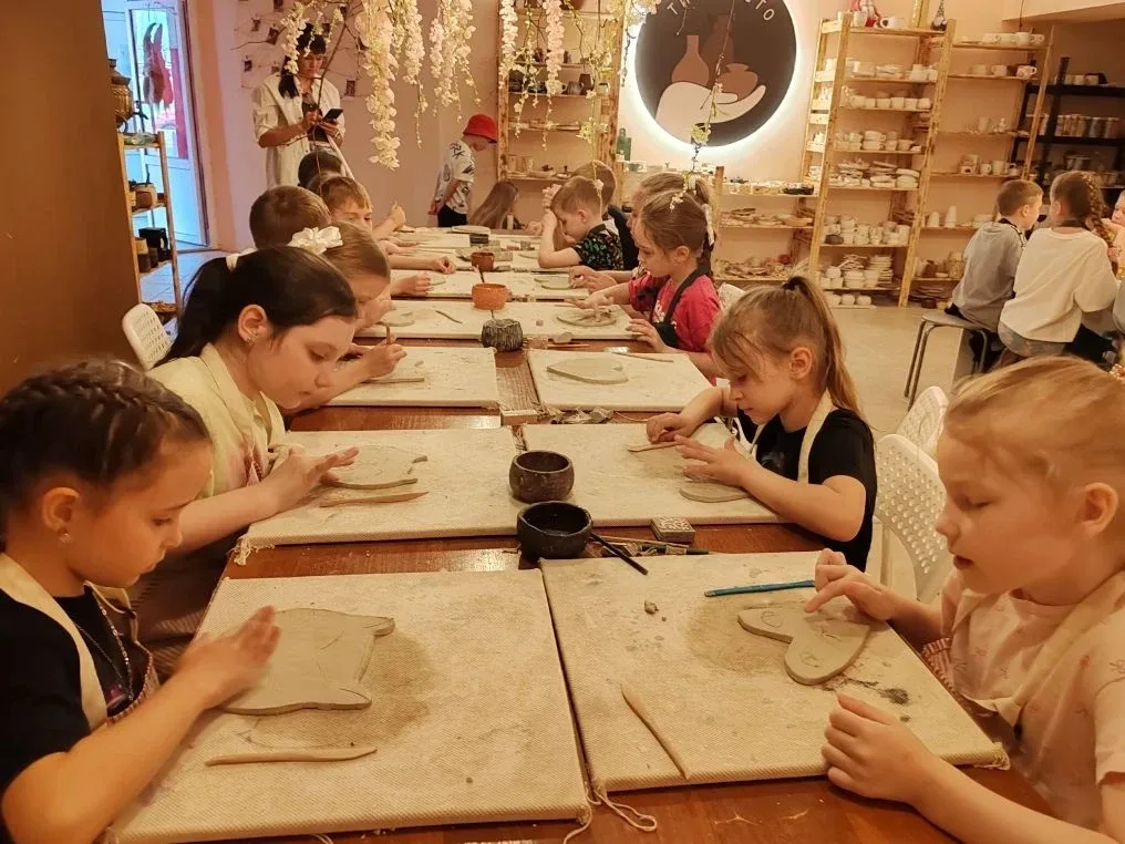 🎨 Гончары будущего: Как мы стали мастерами керамики🍀   😊 Привет-привет! Сегодня у нас настоящий праз