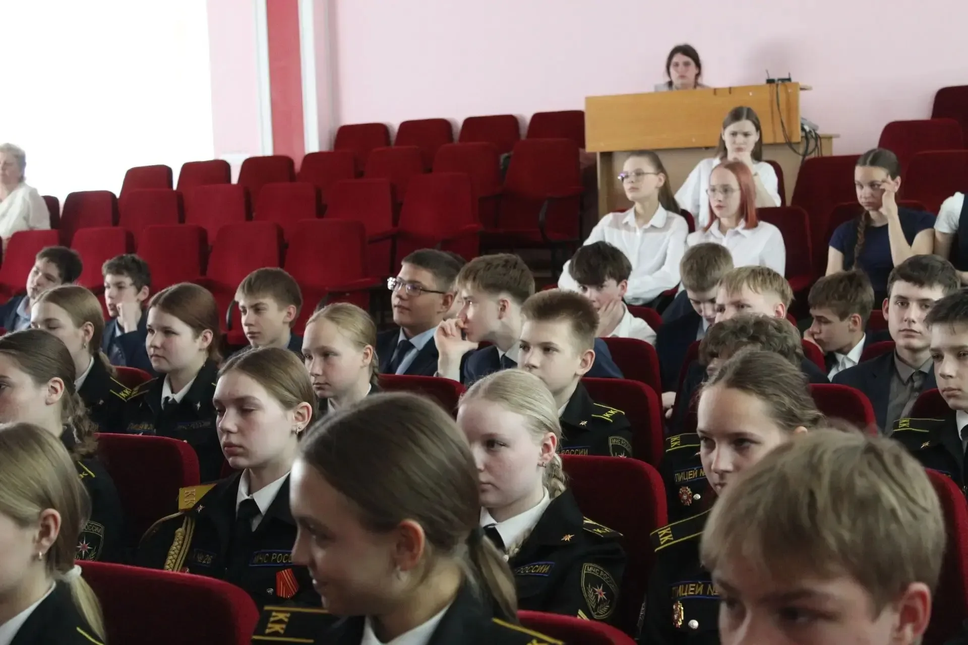 🛡 Безопасность: важный разговор с Росгвардией 🛡  🇷🇺 В лицее прошла встреча обучающихся 8-х классов с