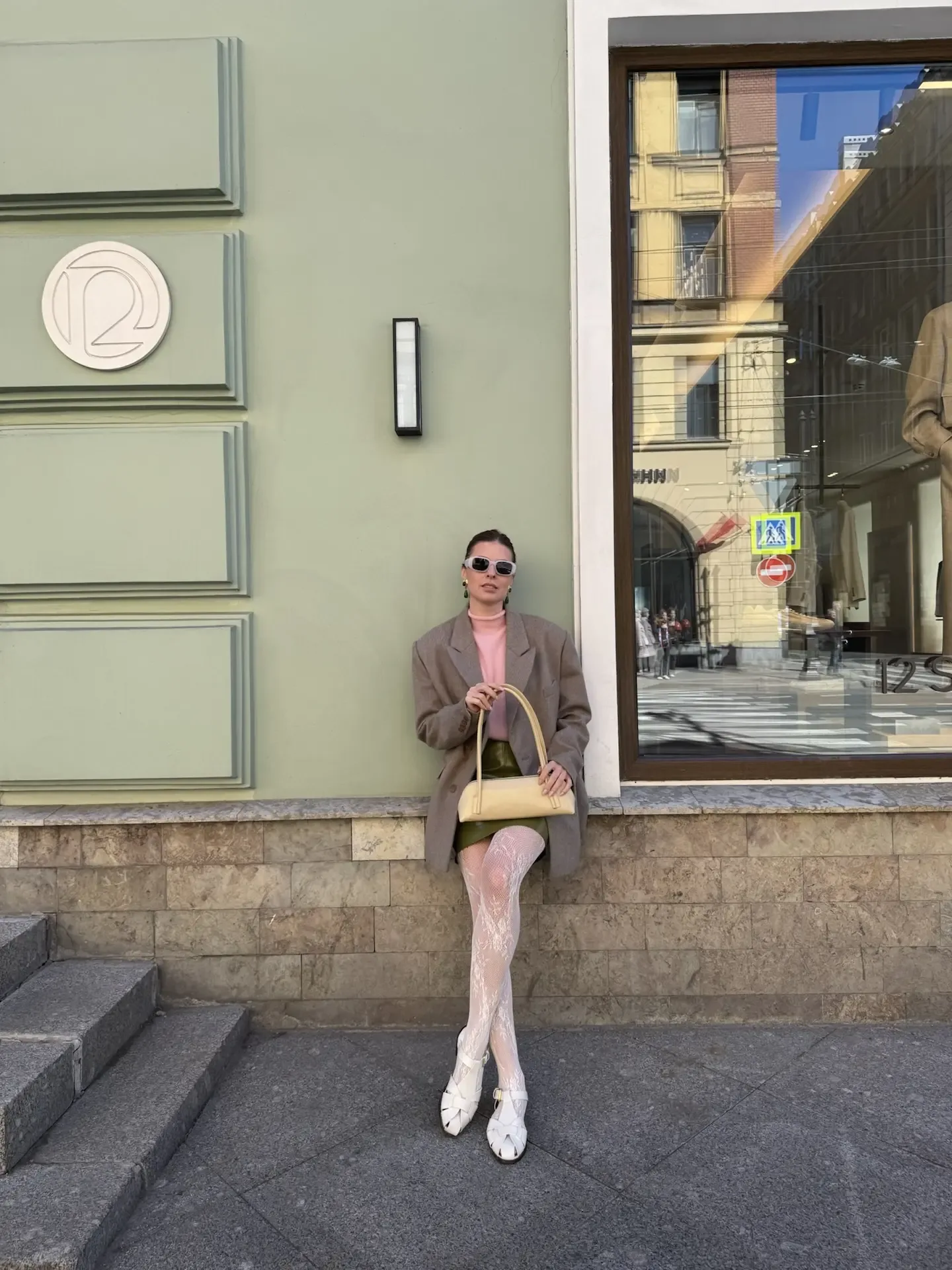 Образ дня 🌸  Пиджак: https://autentiments.com Топ Колготки: https://ozon.ru/t/OLIgzm9 Сумка: https:/