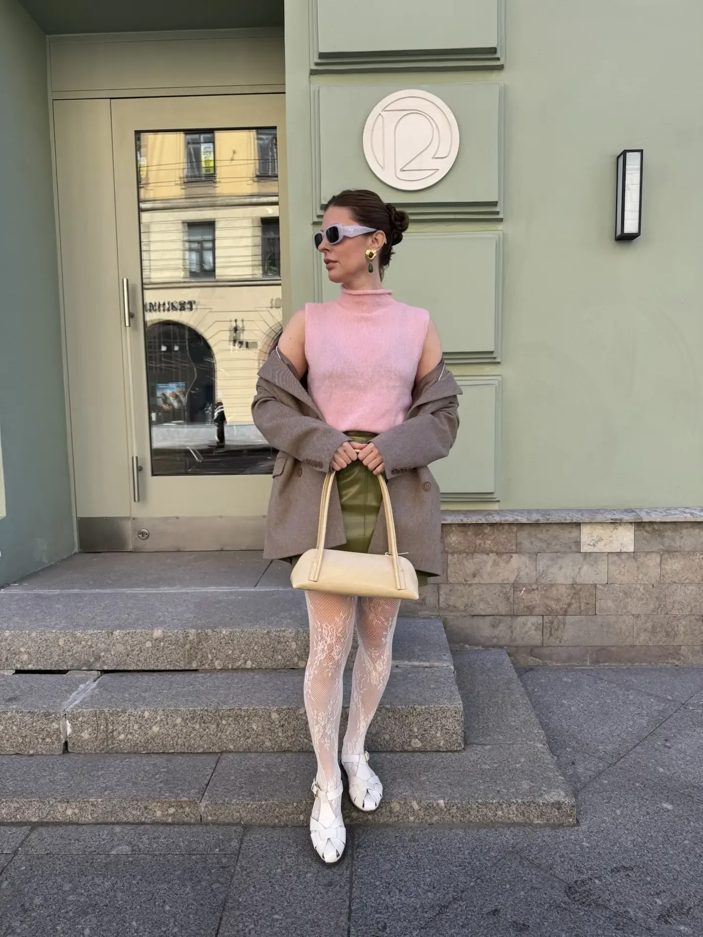 Образ дня 🌸  Пиджак: https://autentiments.com Топ Колготки: https://ozon.ru/t/OLIgzm9 Сумка: https:/