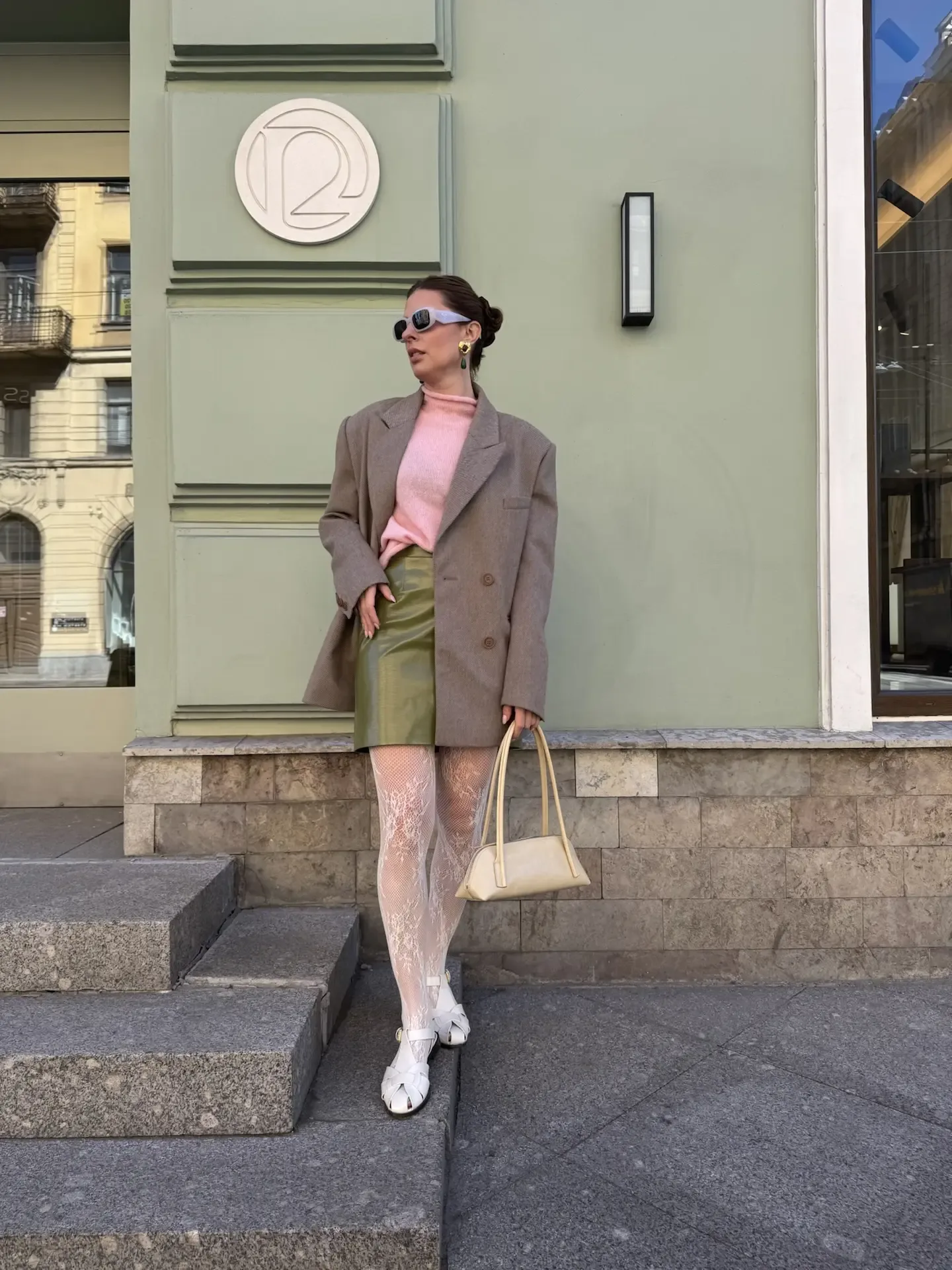 Образ дня 🌸  Пиджак: https://autentiments.com Топ Колготки: https://ozon.ru/t/OLIgzm9 Сумка: https:/