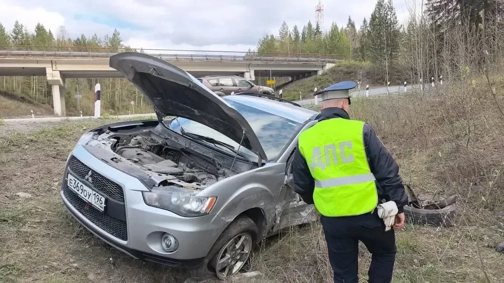 📸 Появились фотографии с места происшествия. Автоинспекторы продолжают работать на месте ДТП.  Госав