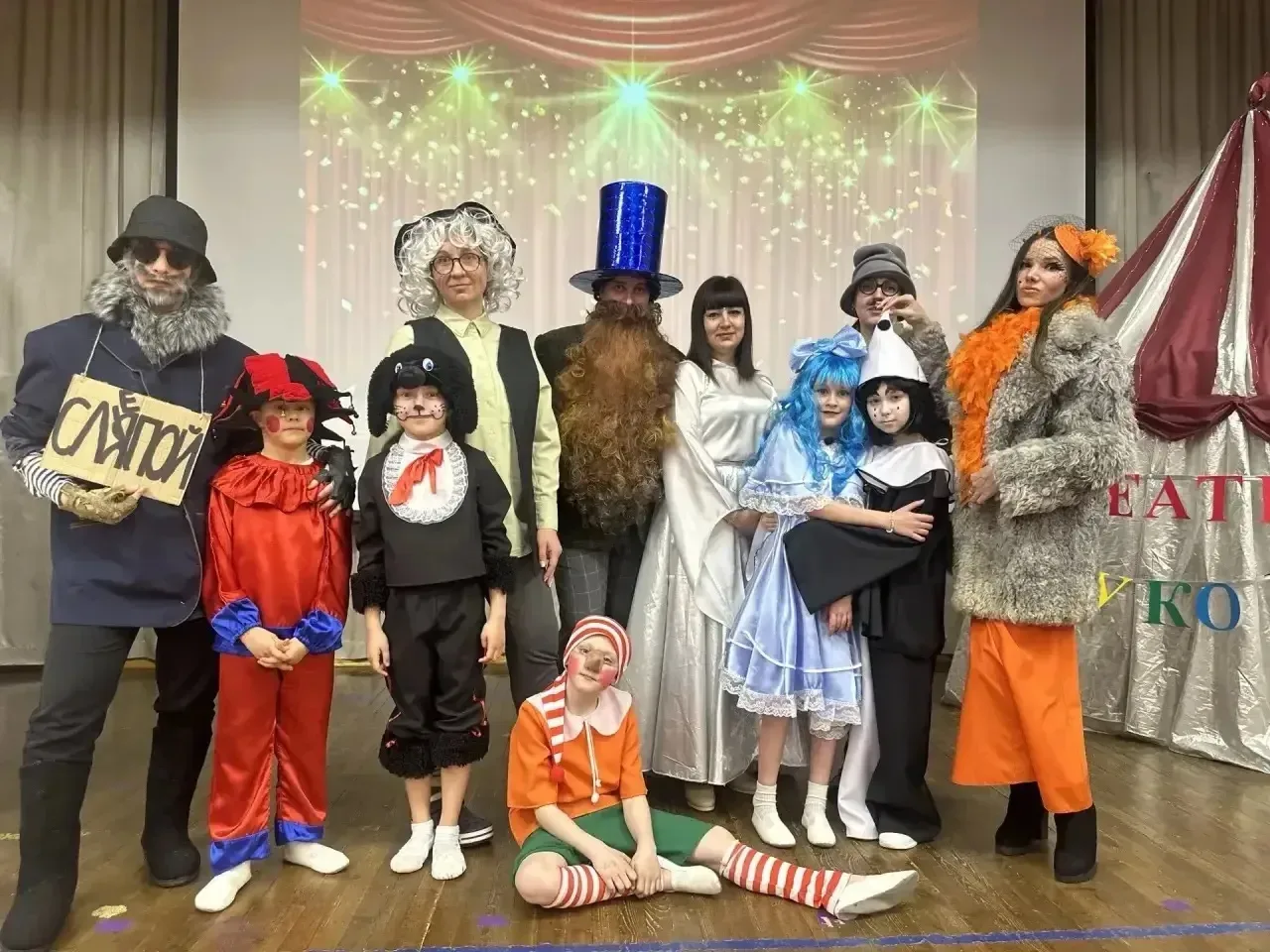 ✨🎭 Занавес опущен, но сердца полны оваций! 🎭✨ Школьная театральная студия закрыла сезон показов спек