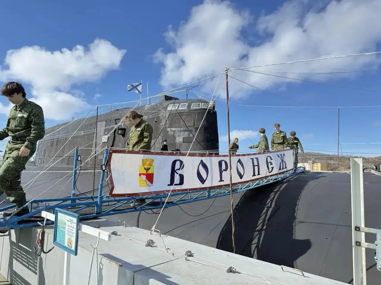 Каждый год ученики 10-х классов российских школ отправляются на военно-полевые учебные сборы. Сборы 